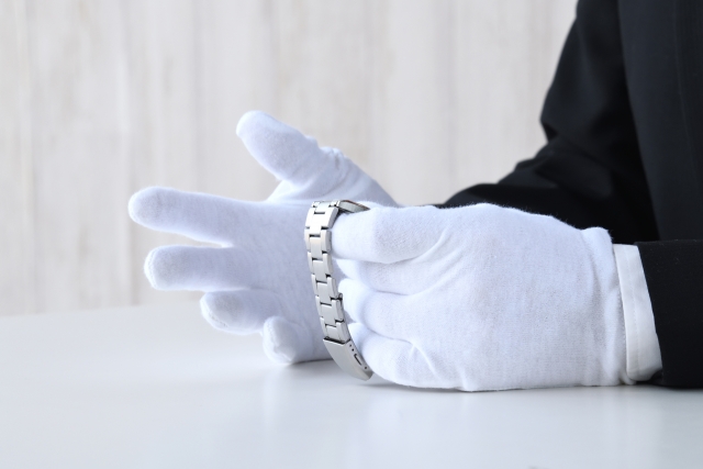 遺品は買取で売ってもいい!遺品買取のメリットや注意点を解説